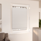 Ansicht Wabenplissee am Fenster, moderne Wohnung - Stoff: Sichtschutz und Verdunkelung  Reinweiss